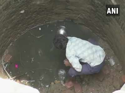 मध्य प्रदेश: गंदे पानी को कपड़े से छानकर पीने को मजबूर हैं लोग