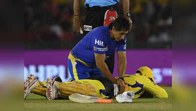 IPL 11: पीठ दर्द से परेशान मसाज करवाते धोनी के साथ युवराज सिंह ने की मस्ती