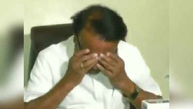 कर्नाटक चुनाव: नाराजगी का दौर शुरू, टिकट नहीं मिला तो रो पड़े बीजेपी नेता