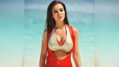 Amy Jackson: மப்புல..... கேர்ள் பிரண்டுக்கு ‘லிப்-கிஸ்’ கொடுத்த எமி!