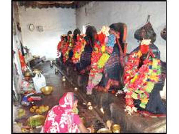 केवल दलित महिलाएं ही करती हैं मंदिर में पूजा।
