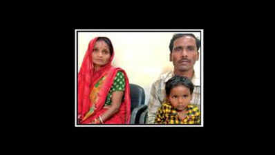 यूपी: किसान दंपती ने किया दावा, मोगली गर्ल को बताया अपनी बेटी