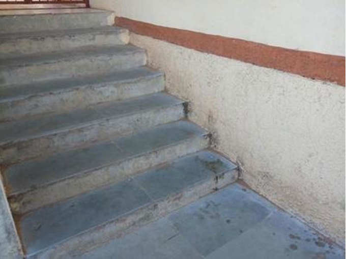 अत्‍यधिक सीढ़ियां न हो