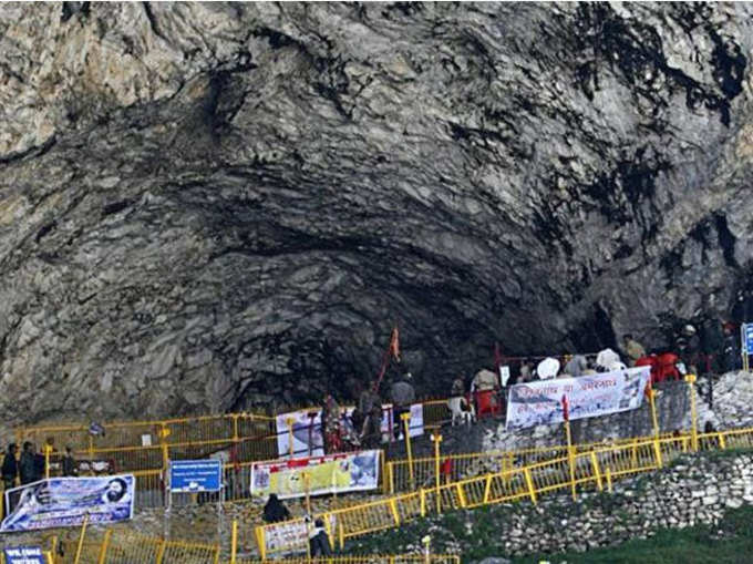 स्‍वयंभू शिवलिंग का होता है निर्माण