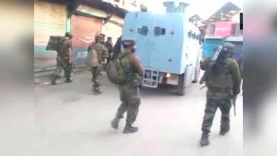 जम्मू-कश्मीर: पुलवामा में सेना-पुलिस की आतंकियों से मुठभेड़,  हिज्बुल कमांडर सहित 2 को घेरा