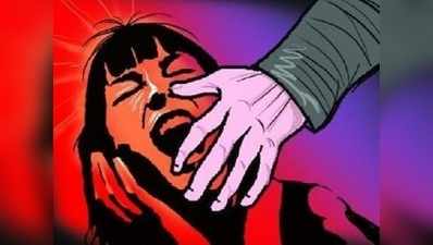 गुजरात: 19 साल की बेटी से दुष्कर्म के आरोप में सौतेला बाप और मां गिरफ्तार