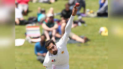 बल्लेबाज को बोल्ड कर सोशल मीडिया पर छाए मोहम्मद आमिर