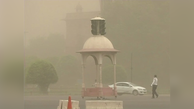 दिल्ली में अचानक बदला मौसम, चली धूल भरी आंधी के बाद बारिश