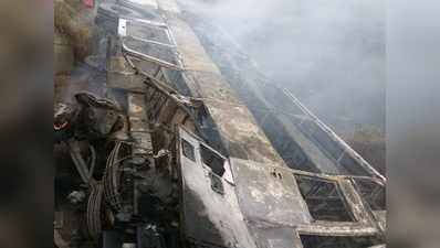 बिहार: NH-28 पर धू-धू कर जली बस, प्रशासन का दावा- एक भी मौत नहीं