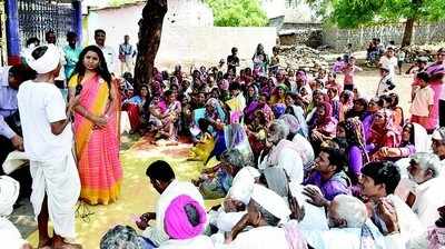 ಕಡ್ಡಾಯ ಮತದಾನ: ಹಳ್ಳಿಗರೊಂದಿಗೆ ಸಿಇಒ ಸಂವಾದ