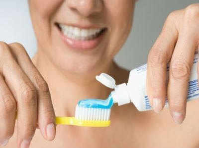 आपके टूथपेस्ट और डिओ में है खतरनाक केमिकल्स: रिपोर्ट