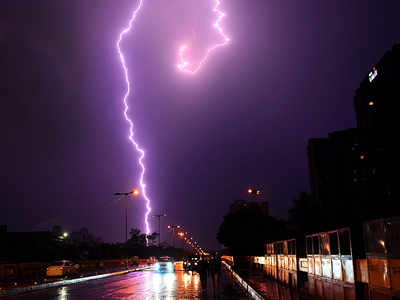 thunderstorm: वादळीवाऱ्यासह जोरदार पावसाचा अंदाज