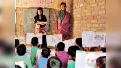 कानपुरः मजदूरों ने बच्चों को नहीं भेजा स्कूल तो घर को बना दिया क्लासरूम