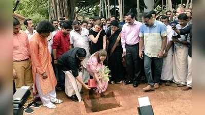 വിദേശ വനിതയുടെ സ്മരണയ്ക്കായി നിശാഗന്ധിയിൽ മരം നട്ട് സഹോദരി