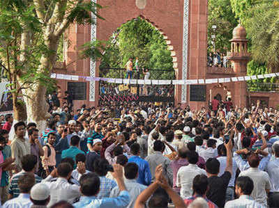 जिन्‍ना विवाद: अलीगढ़ मुस्लिम यूनिवर्सिटी में लगे आजादी के नारे?