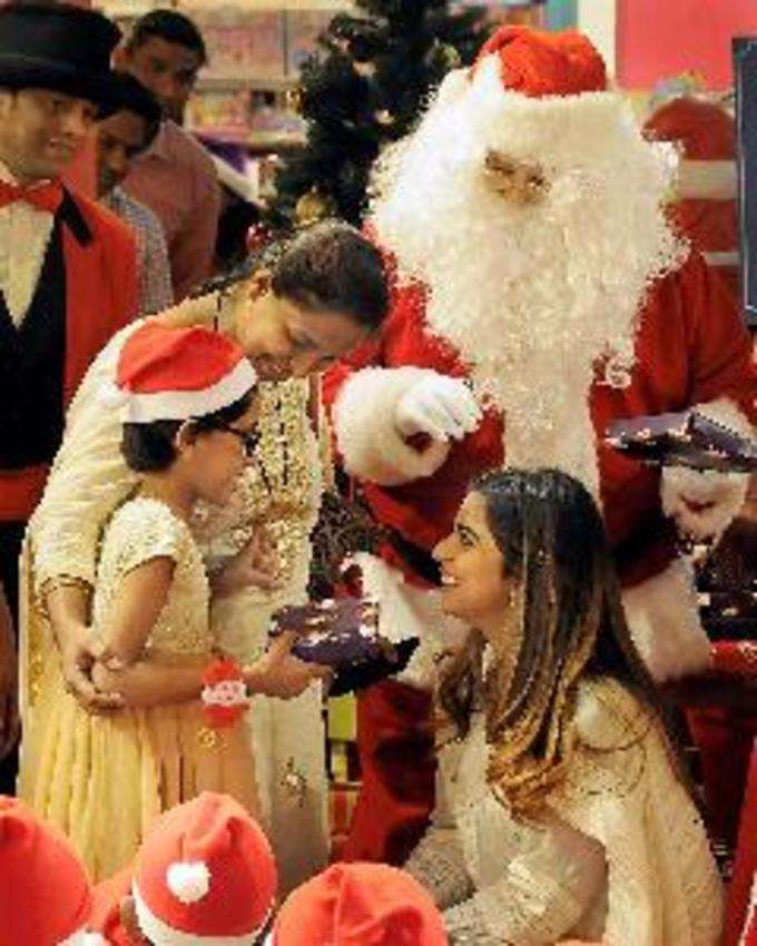 Mumbai: RIL Chairman Mukesh Isha Ambani&#39;s daughter Isha Ambani celebrates Christ...