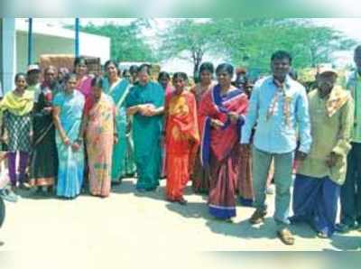 ಪತಿಯ ಗೆಲುವಿಗಾಗಿ ಮತಯಾಚನೆ