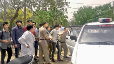 हिसार : कोर्ट कैंपस में फायर‍िंग, पुल‍िसकर्मी की मौत