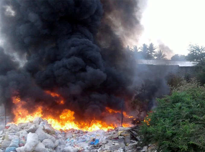 अहमदनगर: अकोले नगरपंचायतीच्या कचरा डेपोला मोठी आग