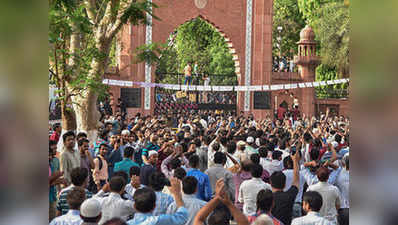 जिन्ना विवाद: अलीगढ़ में अरेस्ट छात्रों के लिए निकला जुलूस, सैकड़ों हिरासत में