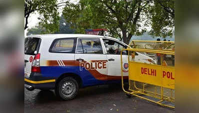 लूट की वारदात को गड्ढे में दफन कर रही है दिल्ली पुलिस