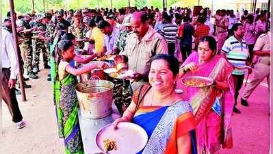 ಚುನಾವಣೆ ಸಿಬ್ಬಂದಿಗೆ ಮಧ್ಯಾಹ್ನ ಬಿಸಿಯೂಟ!