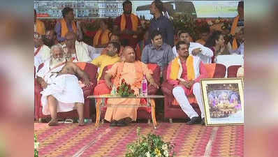 जनकपुर-अयोध्या बस का स्वागत करने पहुंचे योगी, बोले राजनीतिक संबंधों से बड़े हुए सांस्कृतिक संबंध