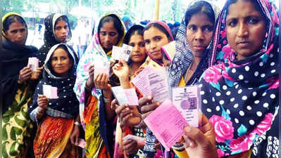 Panchayat Election 2018: বাদলের দৃষ্টি কেড়েছে ভোট, গৌরের জিভ