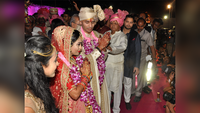 तेज प्रताप की शादी में हंगामा, भीड़ ने लूटा सामान
