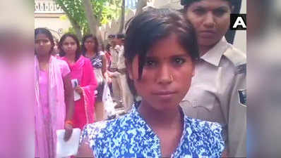 मुजफ्फरपुरः पैरामेडिकल प्रवेश परीक्षा में आई छात्राओं के कपड़ों की जबरन काटी गई स्लीव्स