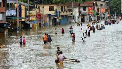 இலங்கையை புரட்டி போட்ட கனமழை; பெருக்கெடுத்து ஓடும் வெள்ளத்தால் 8,000 பேர் தவிப்பு!