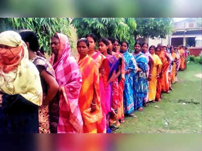 Panchayat Election 2018: ছোলা-মুড়িতে উৎসবের মেজাজ জাঙ্গিপাড়ায়