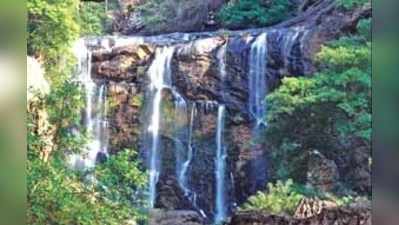 ನೀರಿಲ್ಲದಿದ್ದರೂ ಪ್ರವಾಸಿಗರಿಗೆ ಕೊರತೆ ಇಲ್ಲ