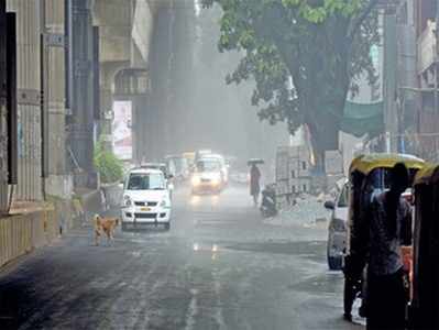 ಬೆಂಗಳೂರಿನ ಹಲವೆಡೆ ಭಾರಿ ಮಳೆ: ಸಂಚಾರ ಅಸ್ತವ್ಯಸ್ತ