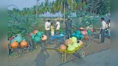 ಊಟ ಕೊಡ್ತೇವಿ, ನೀರು ಕೊಡಲ್ಲ..