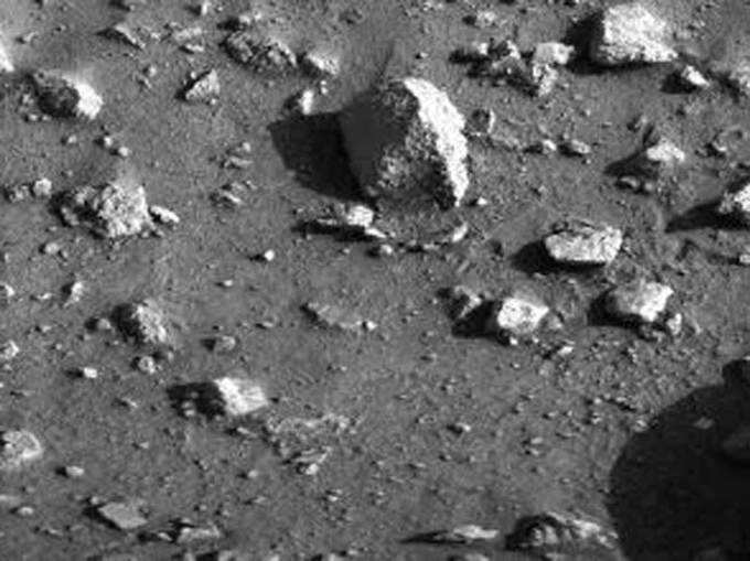 ​मंगल के धरातल की पहली तस्वीर