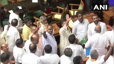 Karnataka Floor Test: BJP-র বাড়া ভাতে সুপ্রিম ছাই, ঘোড়া কিনতে না পেরে ইস্তফা ইয়েদুর