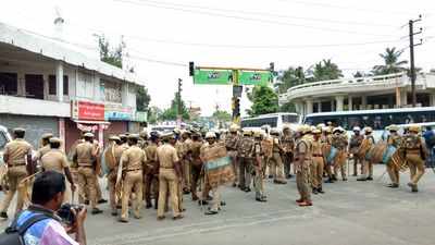 காவல் துறையின் மிருகத்தனமான செயலை வன்மையாக கண்டிக்கிறேன்: ரஜினிகாந்த்!