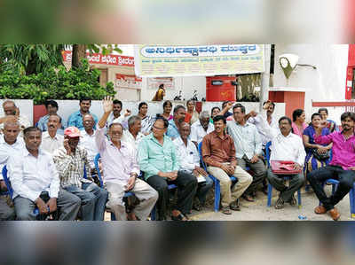 ಶ್ರೀರಂಗಪಟ್ಟಣದಲ್ಲಿ ಅಂಚೆ ನೌಕರರ ಧರಣಿ