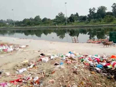 दम तोड़ती गोमती, अफसर बोले-हमारे पास कोई योजना नहीं