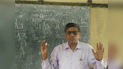 असमः दो साल से स्कूल में नहीं था गणित का टीचर, रिटायर होते ही डीजीपी पढ़ाने लगे