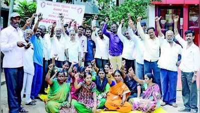 ಏಳನೇ ವೇತನ ಆಯೋಗ ಜಾರಿಗೆ ಒತ್ತಾಯಿಸಿ ಧರಣಿ