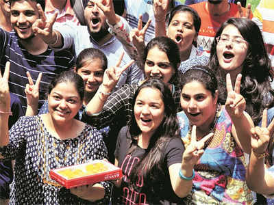 CBSE 12th Result Declared: मेघना श्रीवास्तव देशात पहिली