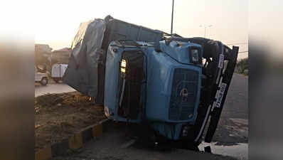 जम्मू-कश्मीर: पत्थरबाजी से CRPF का वाहन पलटा, 19 जवान घायल