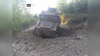 जम्मू-कश्मीर: आईईडी ब्लास्ट की चपेट में आर्मी की गाड़ी, तीन जख्मी