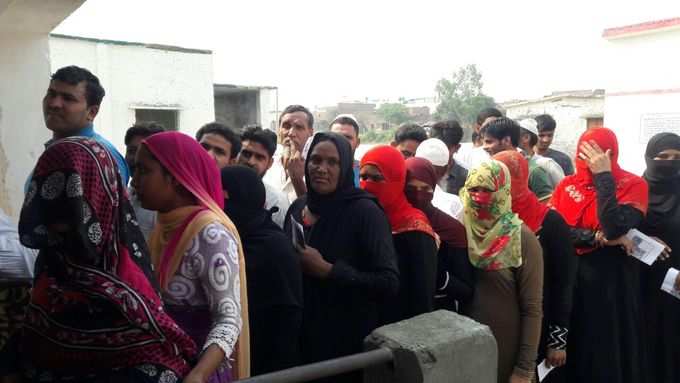 कैराना: रोजे के वावजूद जगह- जगह मुस्लिम वोटरों में वोट को लेकर दिख रहा उत्साह