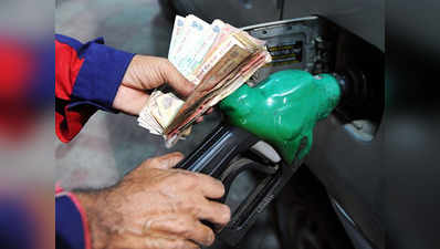 कोलकाता: पेट्रोल-डीजल की बढ़ी कीमतों के खिलाफ प्रदर्शन, हाथापाई