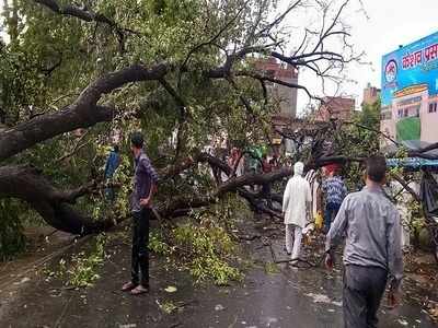 उत्तर प्रदेश: वीज कोसळून १५ ठार; १० जखमी