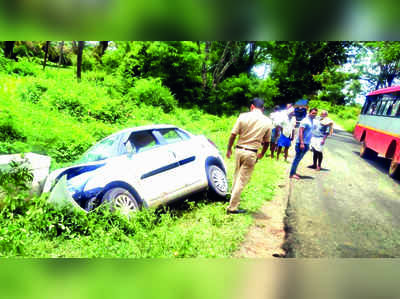 ಸೇತುವೆಗೆ ಕಾರು ಡಿಕ್ಕಿ: ನಾಲ್ವರ ಸ್ಥಿತಿ ಗಂಭೀರ