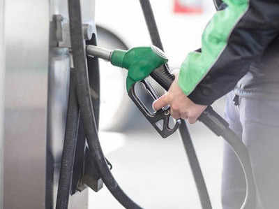 Petrol price: पेट्रोल-डिझेलच्या दरात घसरण